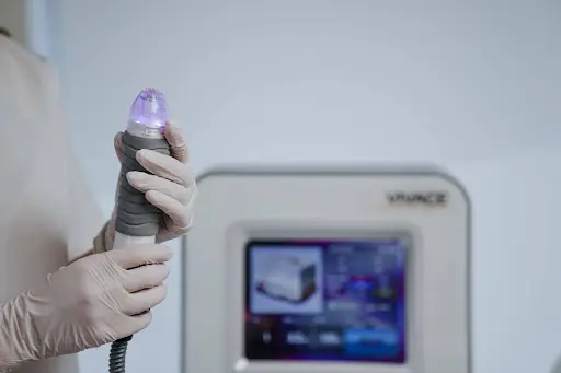 perbedaan microneedling dan dermapen